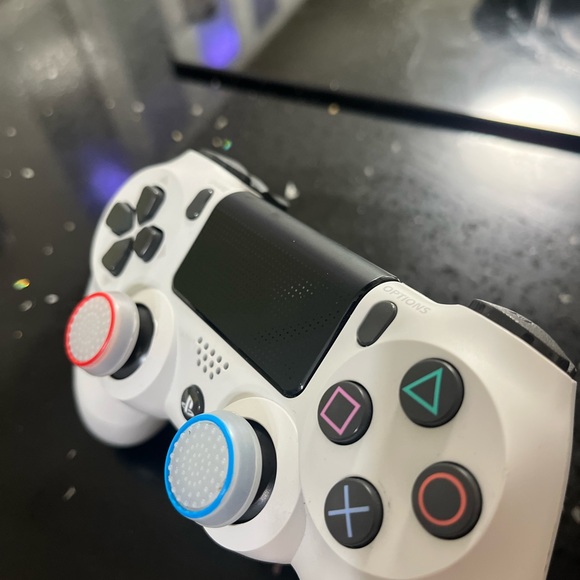 Ps4 white controller - Picture 7 of 11